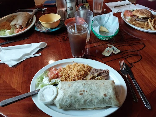 Marilus Family Restaurant Mexican & American food photo 9